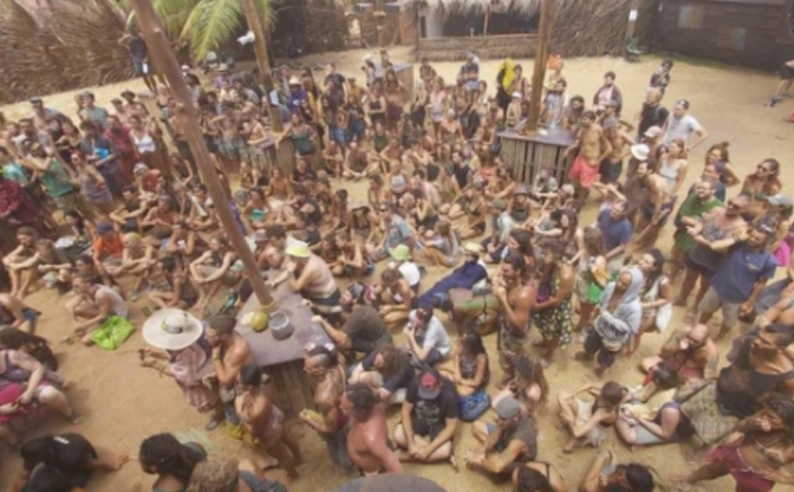 Zarobljeni na festivalu: Policija ih opkolila, danima su u karantinu na plaži