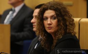 Srna-Bajramović: Zaigrati na kartu žrtve a mahati milionima je licemjerno