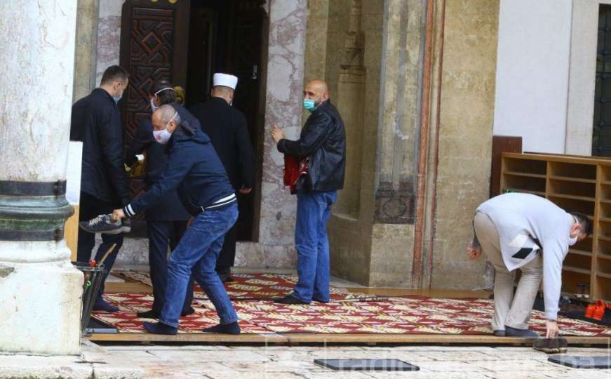Nakon više od mjesec dana vjernici ponovo klanjali u Begovoj džamiji
