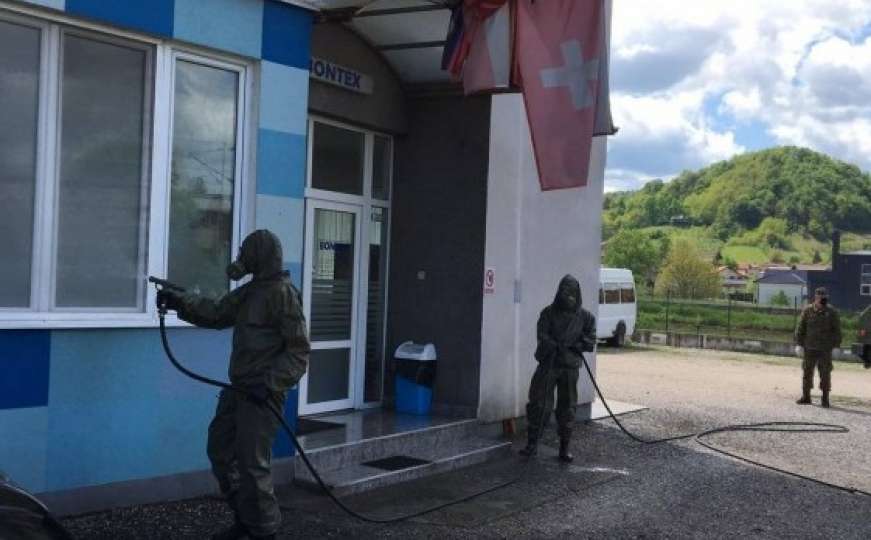 Oružane snage BiH dezinficirale objekte i javne površine u Maglaju
