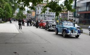 Defile oldtimera u centru Sarajeva privukao pažnju