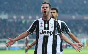 Miralem Pjanić u transferu od 60 miliona €: Odlazi u Barcelonu?  