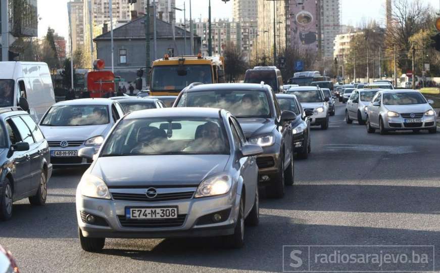 Stanje na putevima: Gdje će danas biti obustavljen saobraćaj u Sarajevu