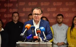 SDP o Solakovoj plati tokom suspenzije: On je nagrađen! 
