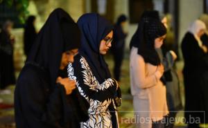 Prelijepe slike iz Begove džamije: Vjernici klanjali teraviju