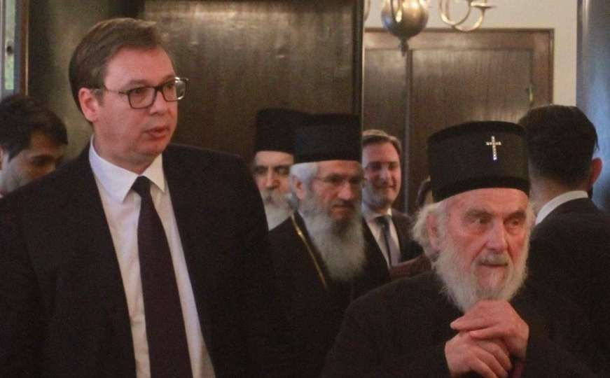 Vladika i sveštenici pušteni, Vučić "ne može ćutati na ono što se dešava Srbima"
