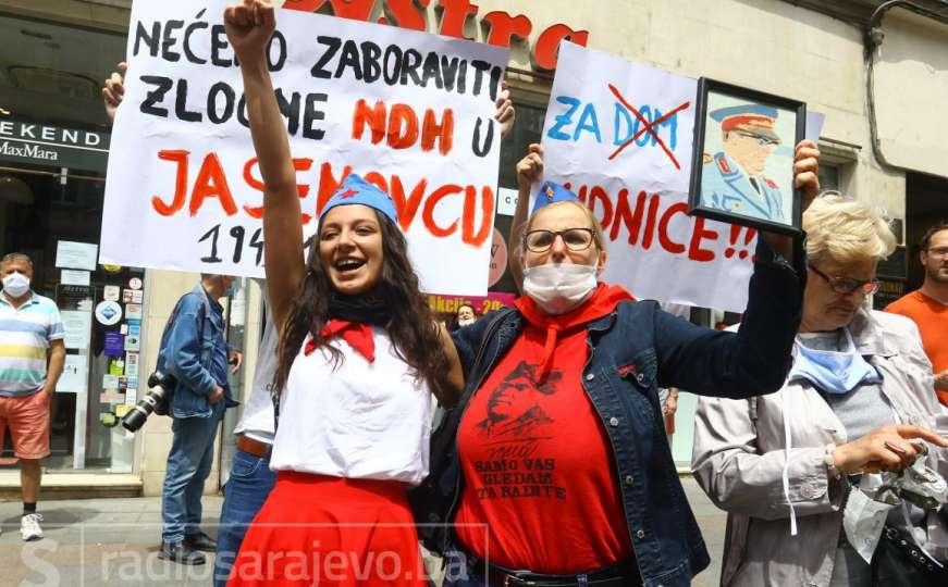 Kako su se slike Josipa Broza Tita i ljiljani našli ispred Vječne vatre 