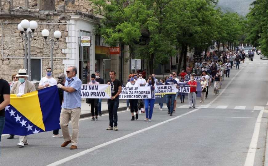 I Mostarci izašli na protest: Sudbina ovoga grada je u rukama šake ljudi