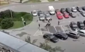 Objavljen snimak iz Vukovara: Crnokošuljaši napali i pretukli dvojicu mladića