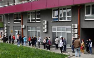 Foto: Od jutros velike gužve ispred biroa za zapošljavanje