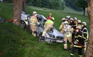 Stravična nesreća u Austriji: Hrvat se BMW-om zabio u drvo, suvozač iz BiH poginuo