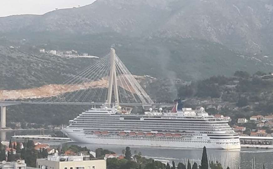 U Dubrovnik uplovio kruzer sa 760 pomoraca: Plutali morima zbog korone