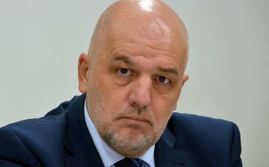 Amiru Zukiću, bivšem sekretaru SDA, odvrnuti šarafi na točkovima vozila
