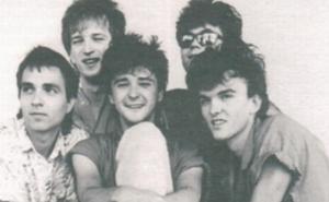 Crvena jabuka i "Kad bi otišla, sama bi se preko Bosne, brzim vratila