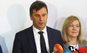 Radiosarajevo.ba saznaje: Premijer Novalić smijenio Ganibegovića i Blagojevića