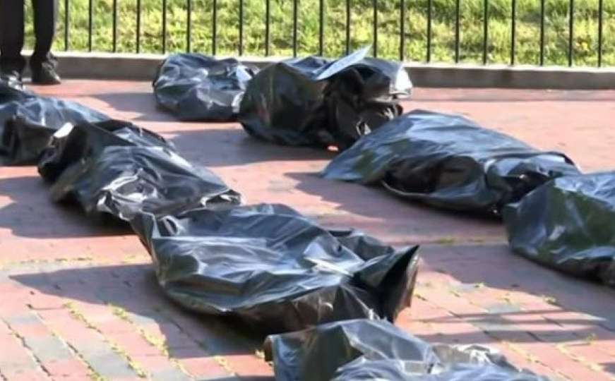 Mrtvačke vreće ispred Bijele kuće 