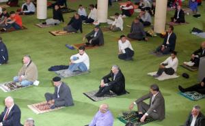 Nekoliko stotina vjernika na bajram-namazu u Zagrebačkoj džamiji