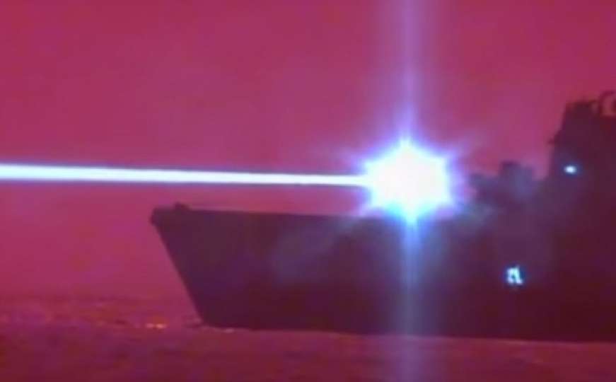 Američka mornarica testirala lasersko oružje za uništavanje dronova