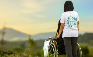 Pandemija pokazala koliko su važni: Njegovatelji moraju biti bolje plaćeni