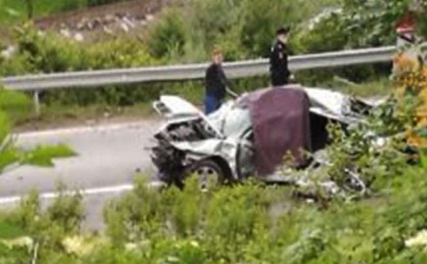Tragedija u BiH: Dvije osobe poginule u sudaru teretnog i putničkog vozila
