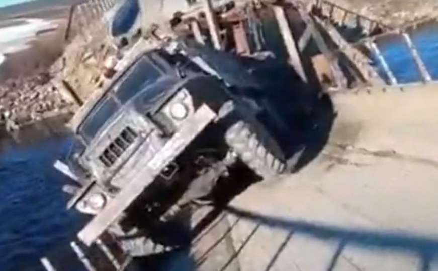 Dramatična scena: Snimali i bježali dok se pod težinom kamiona rušio most