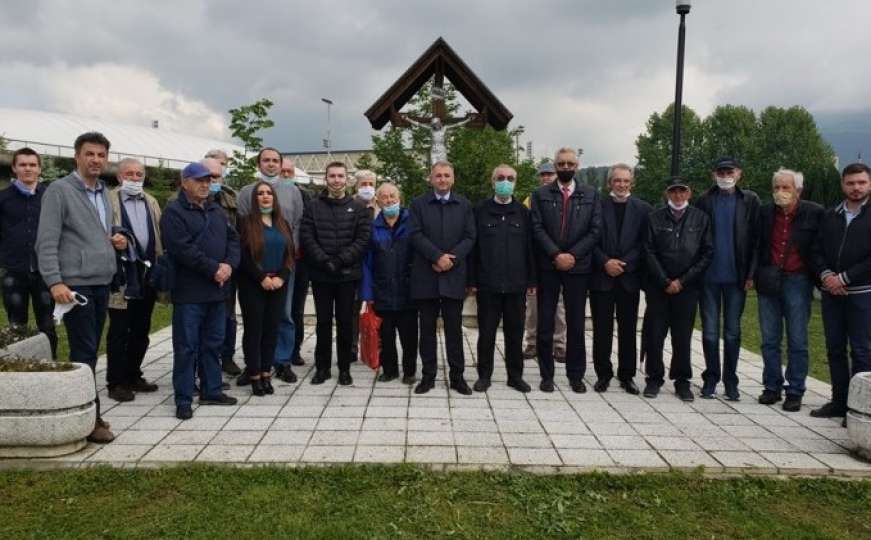 Vijenci i svijeće za poginule pripadnike HVO-a u Sarajevu