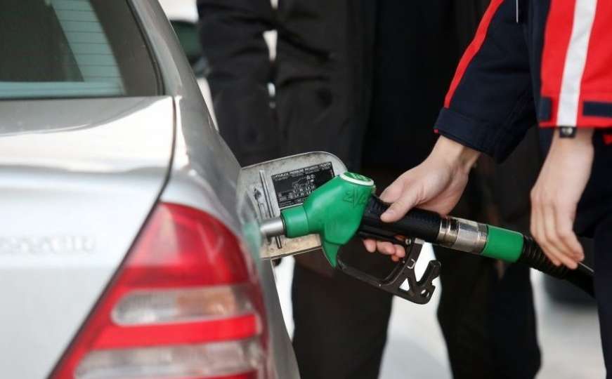 Na većini benzinskih pumpi u BiH gorivo skuplje pet feninga