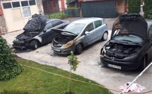 Pogledajte snimak kako su u Sarajevu zapaljena tri automobila vrijedna 100.000 KM