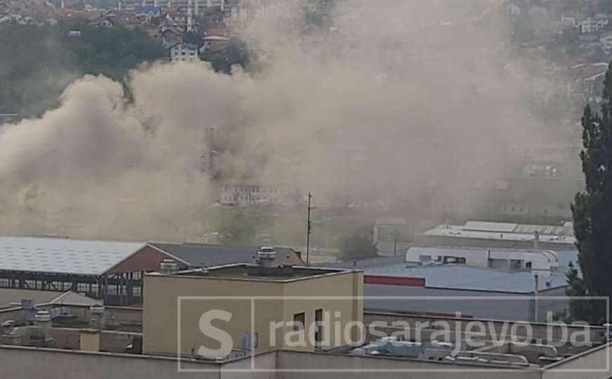 Požar u Sarajevu: Veliki dim se širi iznad grada 