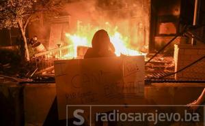 Protesti, zapaljene zgrade i sukobi s policijom nakon ubistva Georgea Floyda u Americi