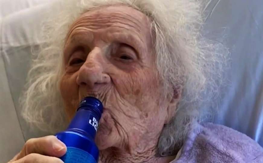 Starica u 103. godini pobijedila COVID-19 pa proslavila uz pivo u bolnici