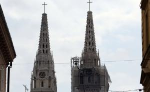 Postavljen i drugi zamjenski križ na Zagrebačku katedralu