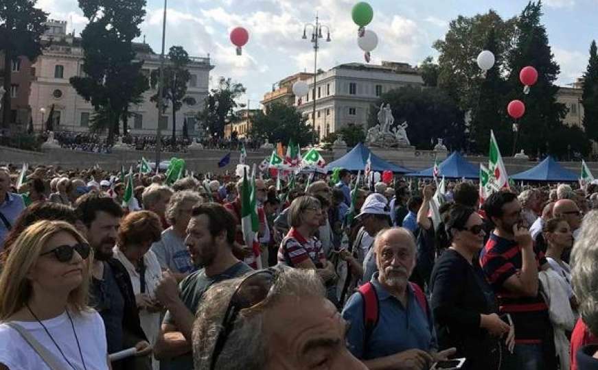 Nenajavljeni protesti stotina građana u Rimu: Postavit ćemo šatore
