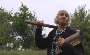 Baka Ljubica ima 95 godina i sve poslove radi sama: "Matora sam, ali sretna"
