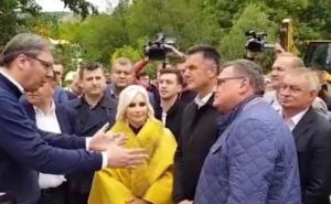 Vučić učio matematiku direktora Puteva: Video postao hit