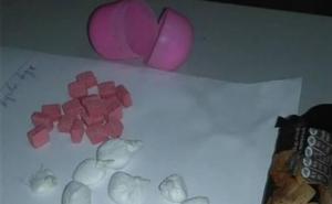 Policiji nepoznata droga: Kod Bosanca pronađena "praškasta materija roze boje"