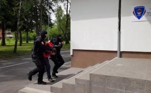 Pogledajte privođenje policajca koji je uhapšen zbog droge  