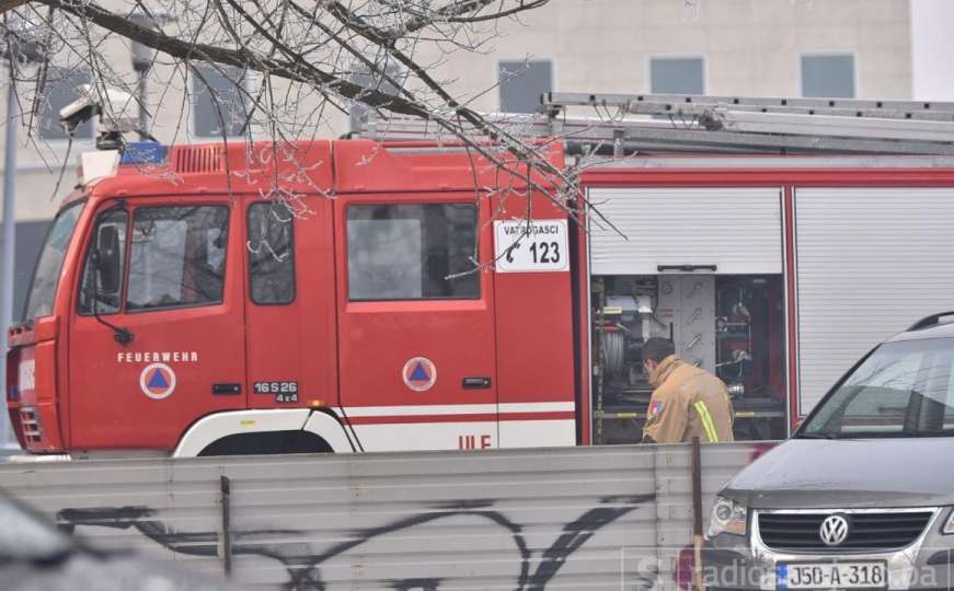 Požar u Vogošći: Gore dvije kuće, šest vatrogasnih ekipa na terenu
