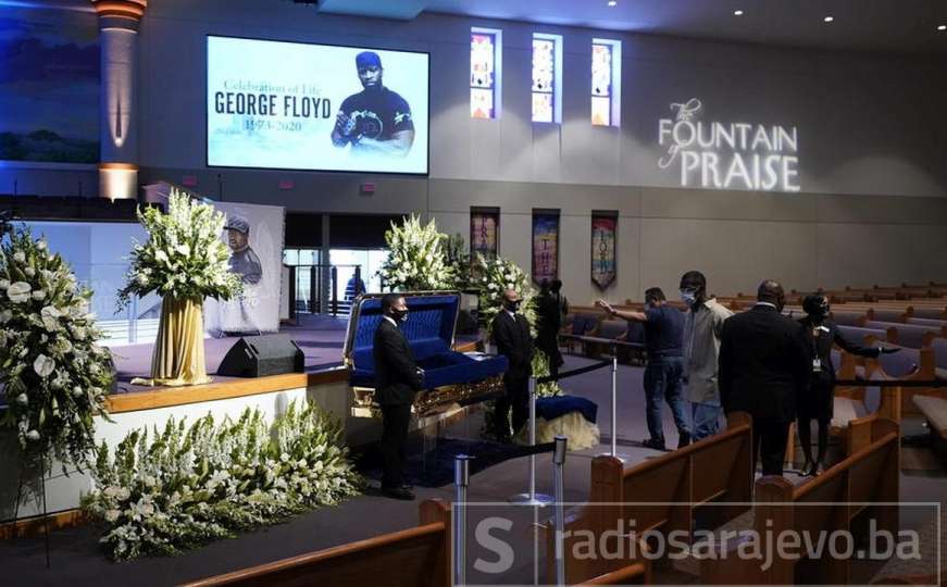 Kovčeg s tijelom Georgea Floyda stigao u crkvu u Houstonu