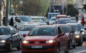 Ne radi glavni semafor u gradu, stvorila se ogromna gužva 