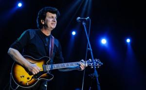 Bajaga i "Hajde, Bože, budi drug pa okreni jedan krug unazad planetu"