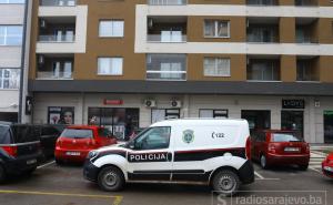 U Sarajevu zapaljen automobil u garaži zgrade