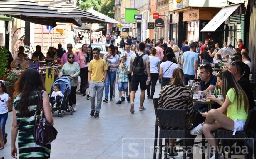 Predivan dan za šetnju: Sunce izmamilo brojne Sarajlije na ulice 