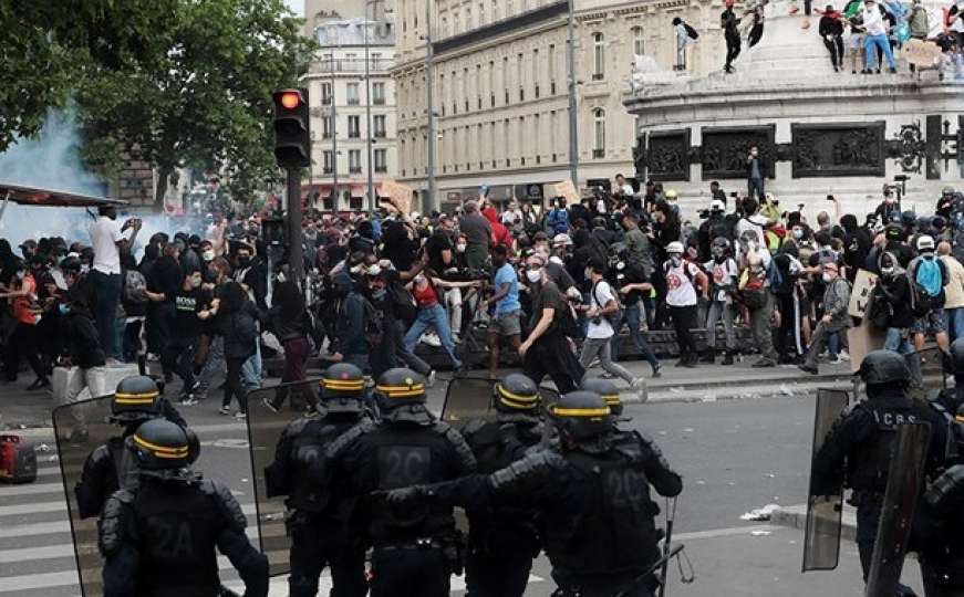 Haos u Parizu: Sukobili se policija i demonstranti