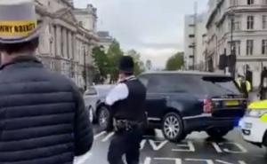Boris Johnson zbog demonstranta doživio saobraćajnu nesreću 