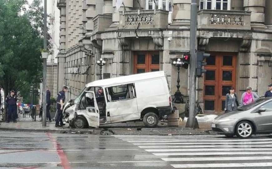 Teška saobraćajna nesreća u Beogradu: Ima mrtvih, među povrijeđenima i dijete (2)