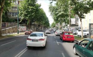 Eksplozija u Alipašinoj ulici u Sarajevu, oštećena kuća i automobili