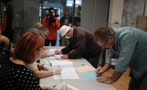 Počeli izbori u Srbiji: Otvorena biračka mjesta i u našoj zemlji