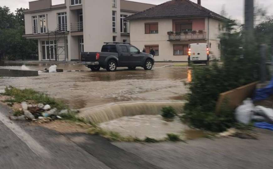 Nevolja i u Zvorniku: Izlile se dvije rijeke, poplavljene desetine kuća