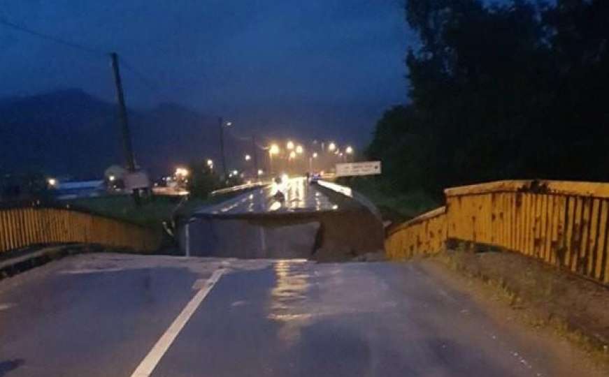Poplave i u Srbiji: Voda srušila most, poplavljene kuće i neprospavana noć